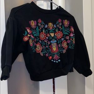 Floral design crop top. 1/4 sleeve